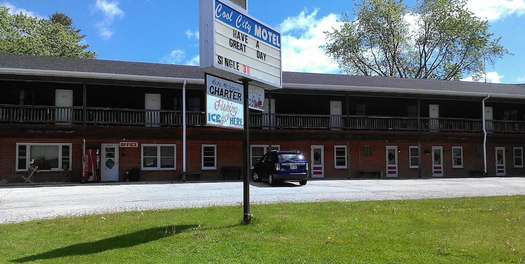 Cool City Motel Two Rivers Buitenkant foto